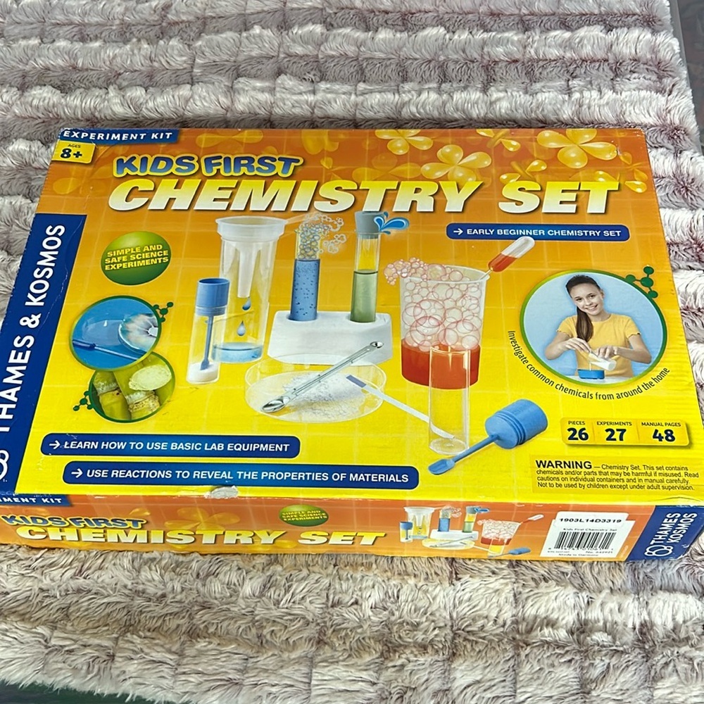 Thames & Kosmos Kids First Chemistry set
